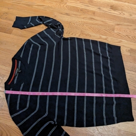 Banana Republic Large Navy w/‎ White Stripes Crewneck Pullover Sweater - Picture 9 of 10